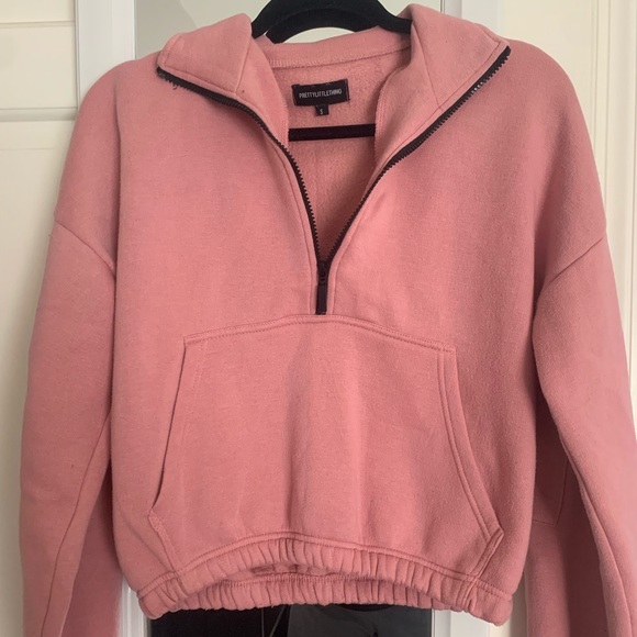 PrettyLittleThing Tops - pretty little thing cropped pullover pink